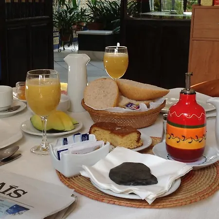 فندق Casa De Azulejos 2*